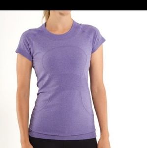 Lululemon 🍋 purple💜 top size 4